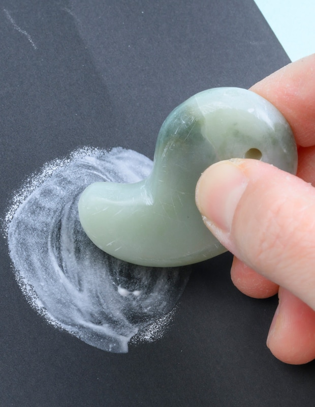 石を磨いているうちにピカピカに