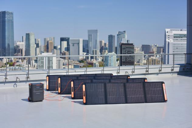 複数のJackery SolarSaga 200W ソーラーパネルなどを利用して充電が可能