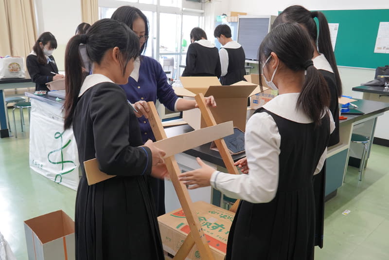 赤ちゃん型ロボットを乗せるベビーカーを制作中