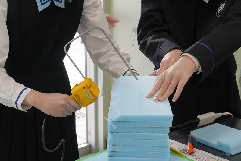 スチロールカッターなど様々なDIY器具を使って創作