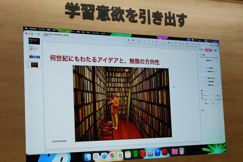 画像を選び、AIに「床を木目調に変更して」と指示をすると瞬時に変わった