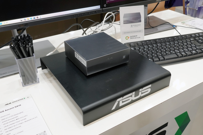超小型のAIスーパーコンピューター「ASUS Ascent GX10」