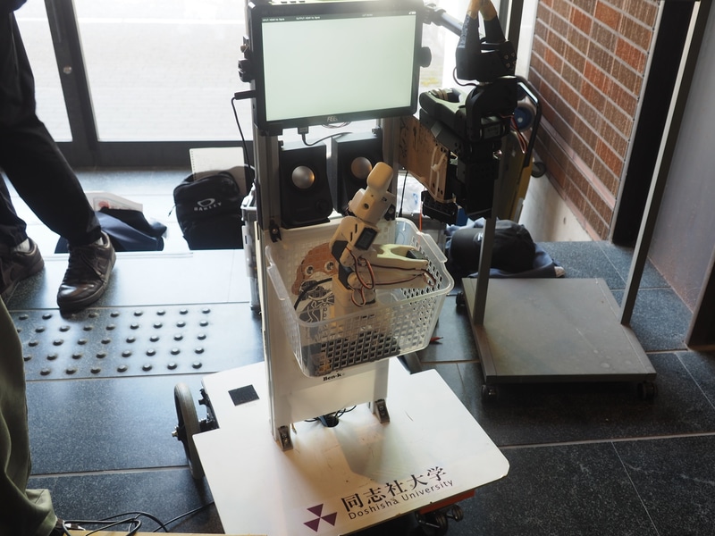 同志社大学けいはんなアバターチャレンジプロジェクトのアバターロボット。今後、ロボットアームの搭載を目指す
