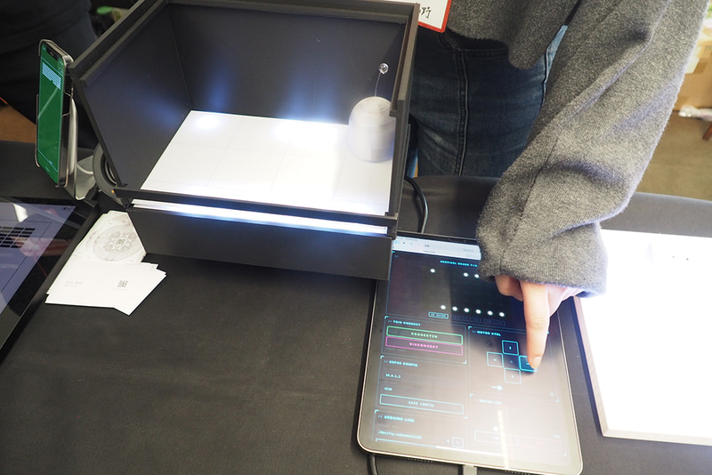ロボットと連携するドットイートタイプのゲーム。タブレット操作でロボットも一緒に動く