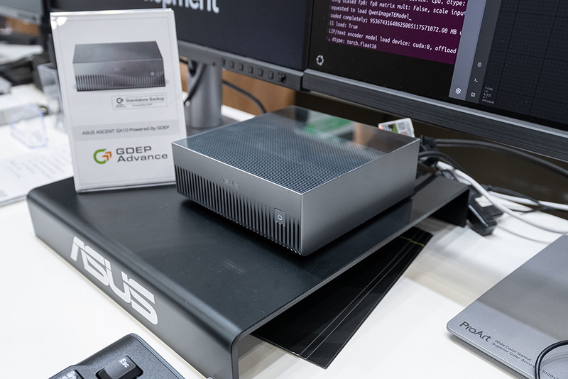 校内でローカルLLM環境を構築できるAIスパコン「Ascent GX10」