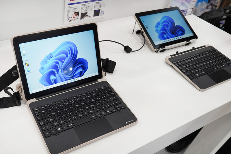 10.1型のキーボード分離型のWindows機、dynabook K70