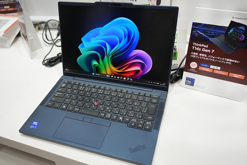 ブルーのモデルが登場したThinkPad