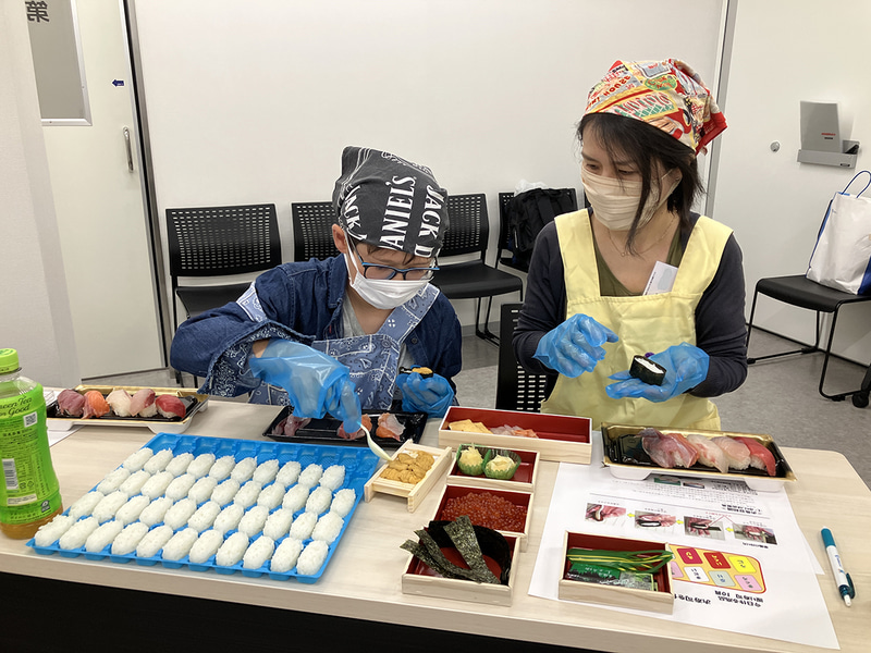 過去に開催したお魚・お寿司調理体験の様子