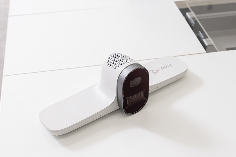 高性能カメラ「Poly Studio E70」は、デュアルカメラで被写体を追う
