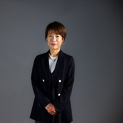 吉田彩衣子氏