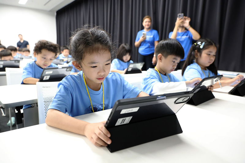 カンボジアから参加したロムニアさん（7才）