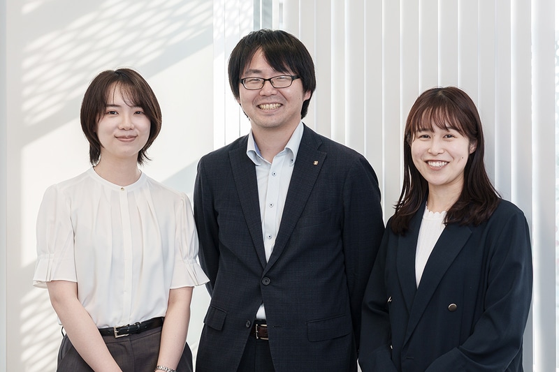 （左より）府中市を担当した内田洋行の飯田さとみ氏、永山達也氏、本田愛賀氏