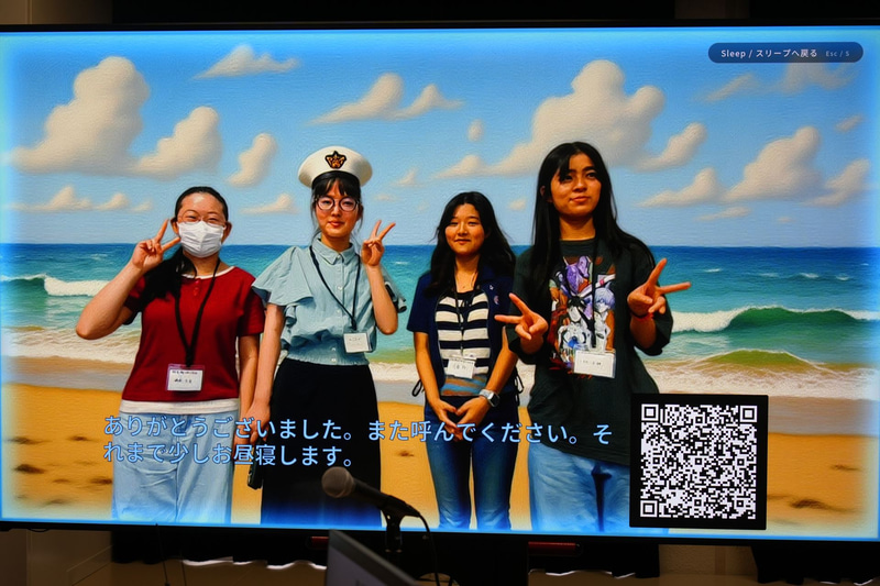 DGX Spark上で動作しているローカルAIによって写真の加工が行われ、二次元バーコードで画像をダウンロードできる