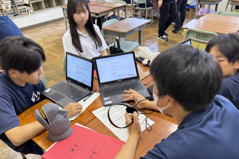 ChatGPTのフィードバックをもとに、意見を交わす生徒たち