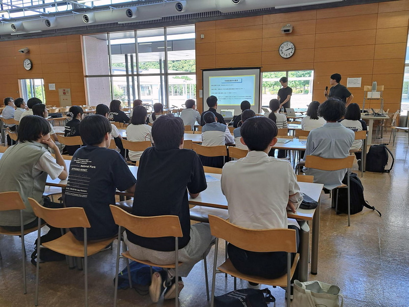 武蔵野大学 アントレプレナーシップ学部の学生・教員・卒業生が、島根県浜田市において、アントレプレナーシップ教育の一環として実施された「アントレLab」に登壇（出典：学校法人武蔵野大学、以下同じく）