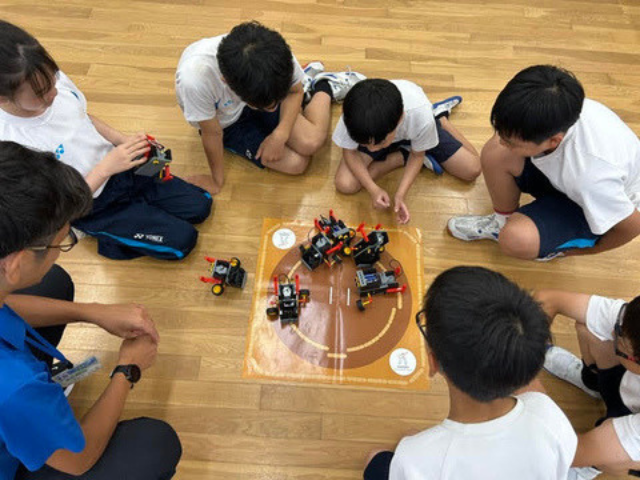 京都市立向島秀蓮小中学校にてロボット製作特別授業を実施（出典：ヒューマンホールディングス株式会社、以下同じく）