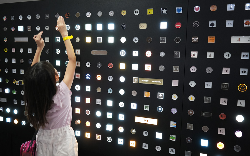 Maker Faire Tokyo 2026で子供たちに大人気だったボタンのテーマパーク「出張OSEBA」