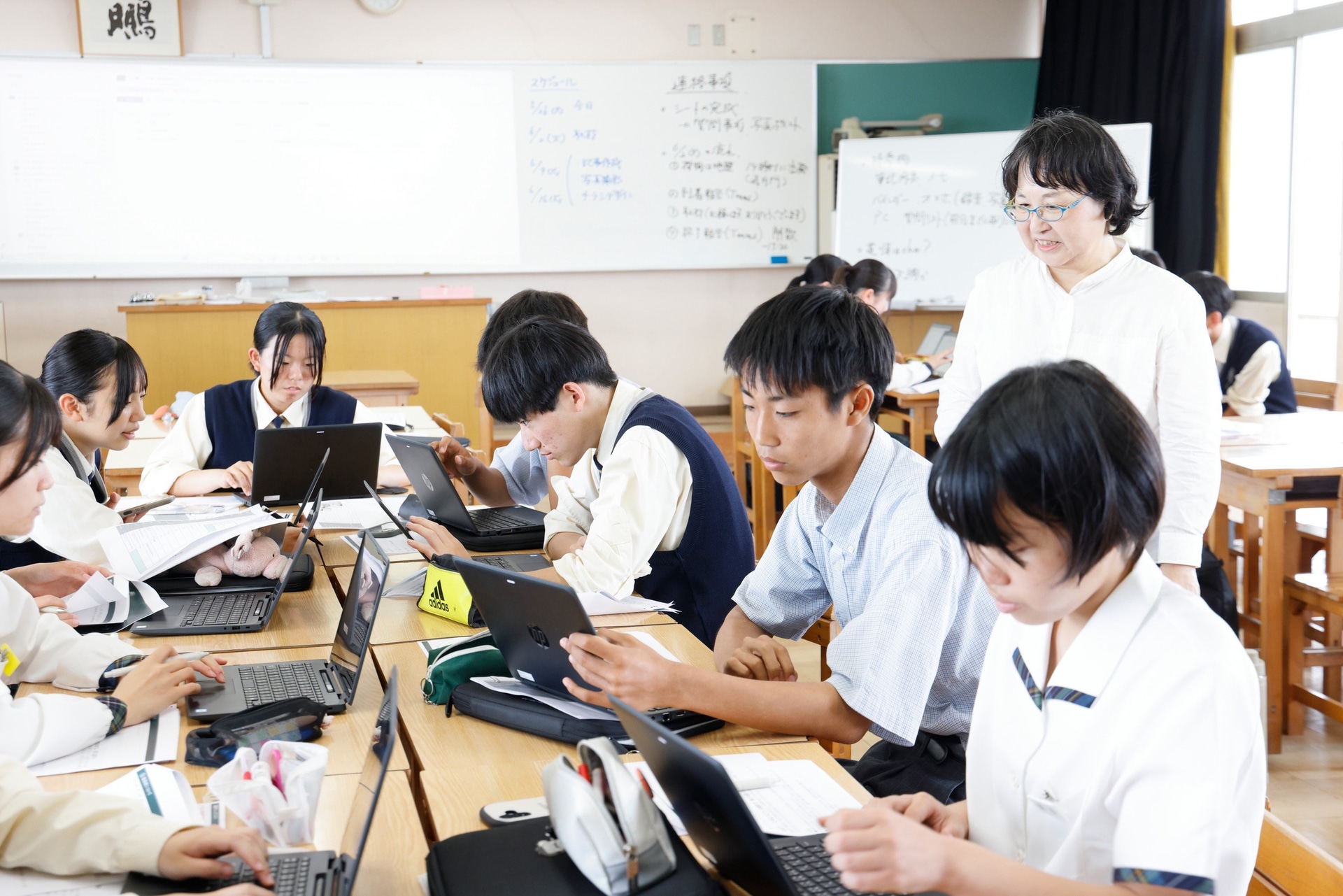 プロジェクトに取り組む生徒の様子