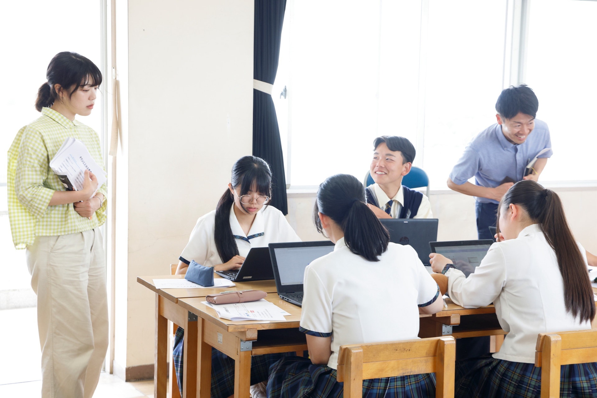 プロジェクトに取り組む生徒の様子