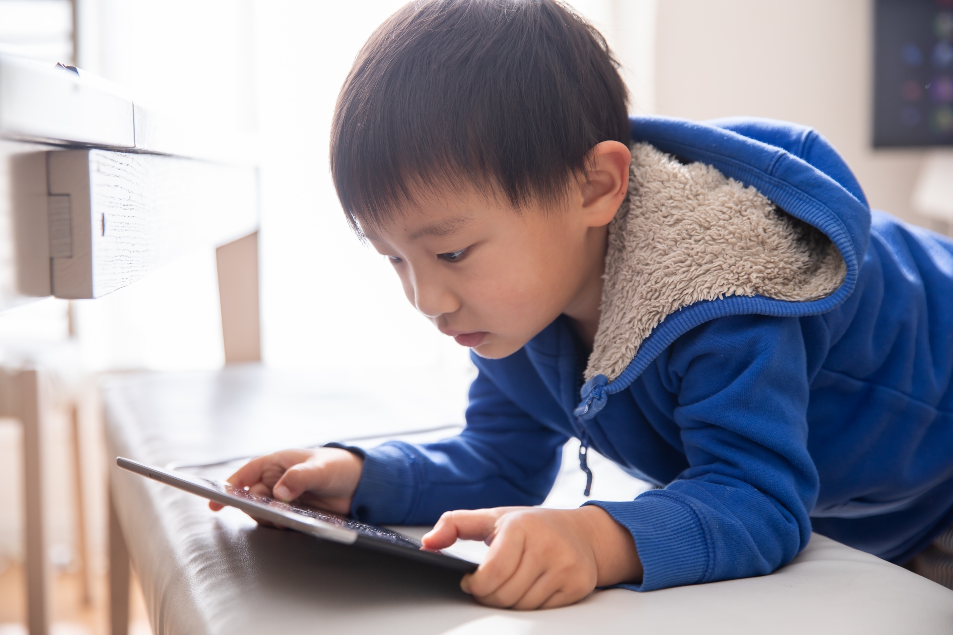 アタムアカデミーが、小中学生の子供がいる保護者500人を対象に「子供のAI使用における親の不安に関する意識調査」を実施