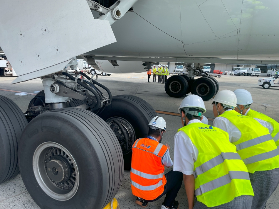 高専生の現場体験の様子（出典：日本航空株式会社、以下同じく）