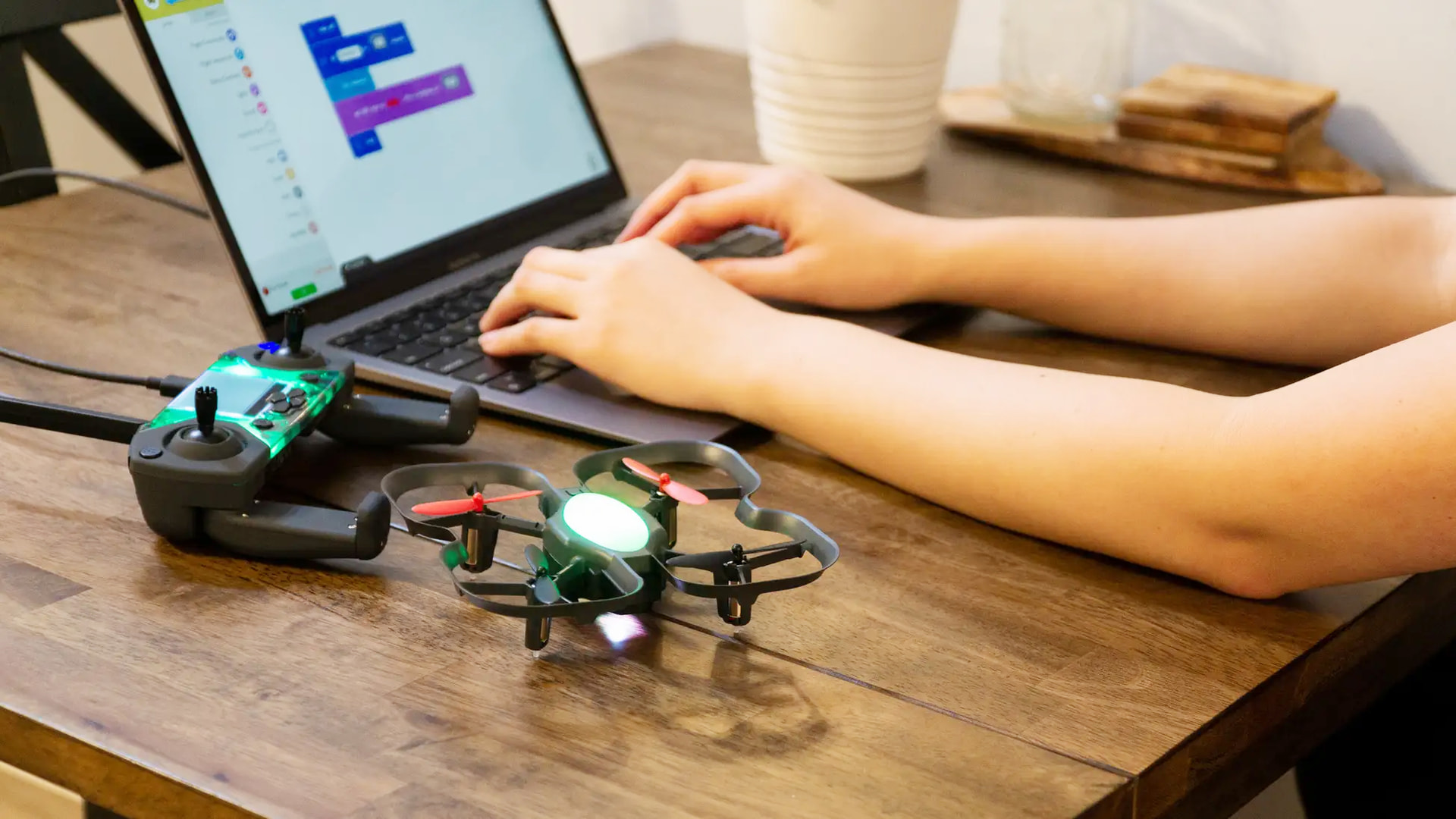 HDL合同会社が、同社と同社代理店を通じて販売している教育用ドローン「CoDrone EDU」の導入実績を公開（出典：HDL合同会社、以下同じく）