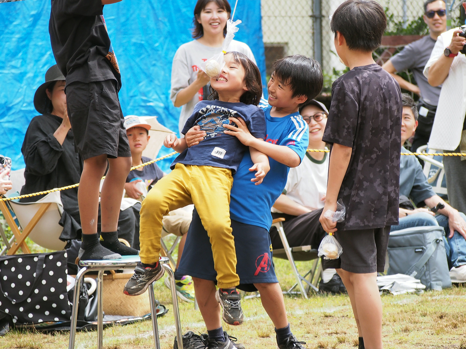 とさ自由学校の児童たちが企画したスポーツフェスティバルの様子。異年齢クラスで構成しており、高学年と低学年が助け合い・学び合う