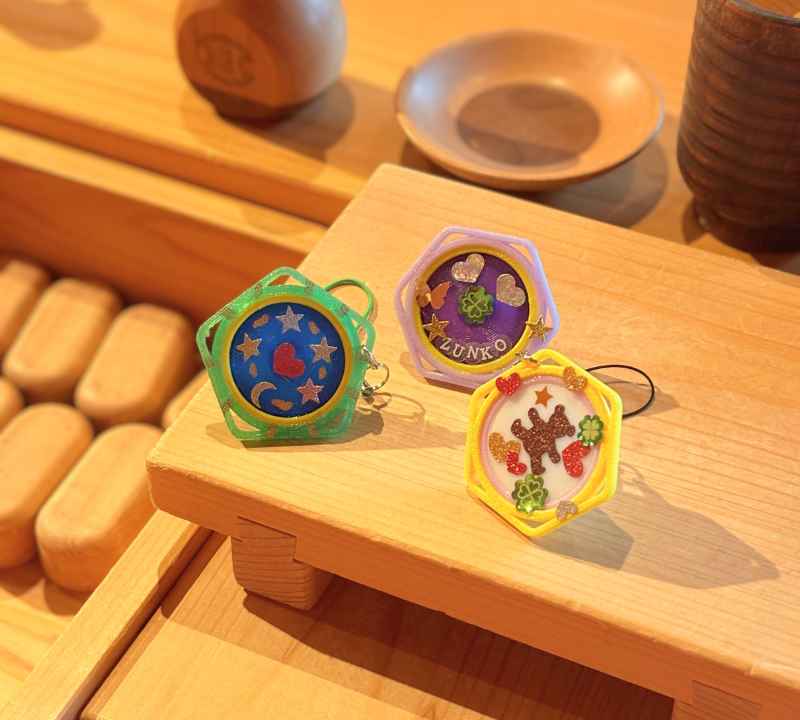 シールを貼ってつくるオリジナルのちびこま