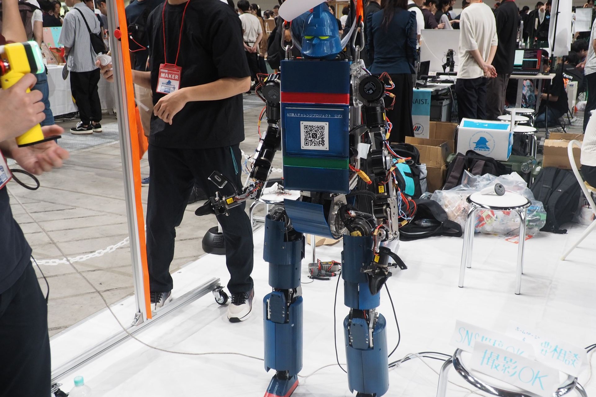 愛知工業大学「AIT鉄人プロジェクト」のヒューマノイドロボット「鉄人23号」
