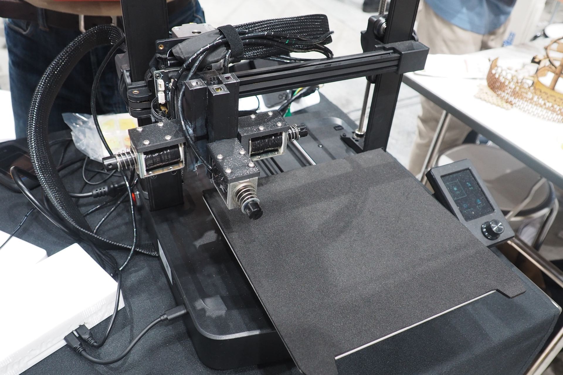 切るたびに異なる絵柄が現れる金太郎飴を製造できる3Dフードプリンター