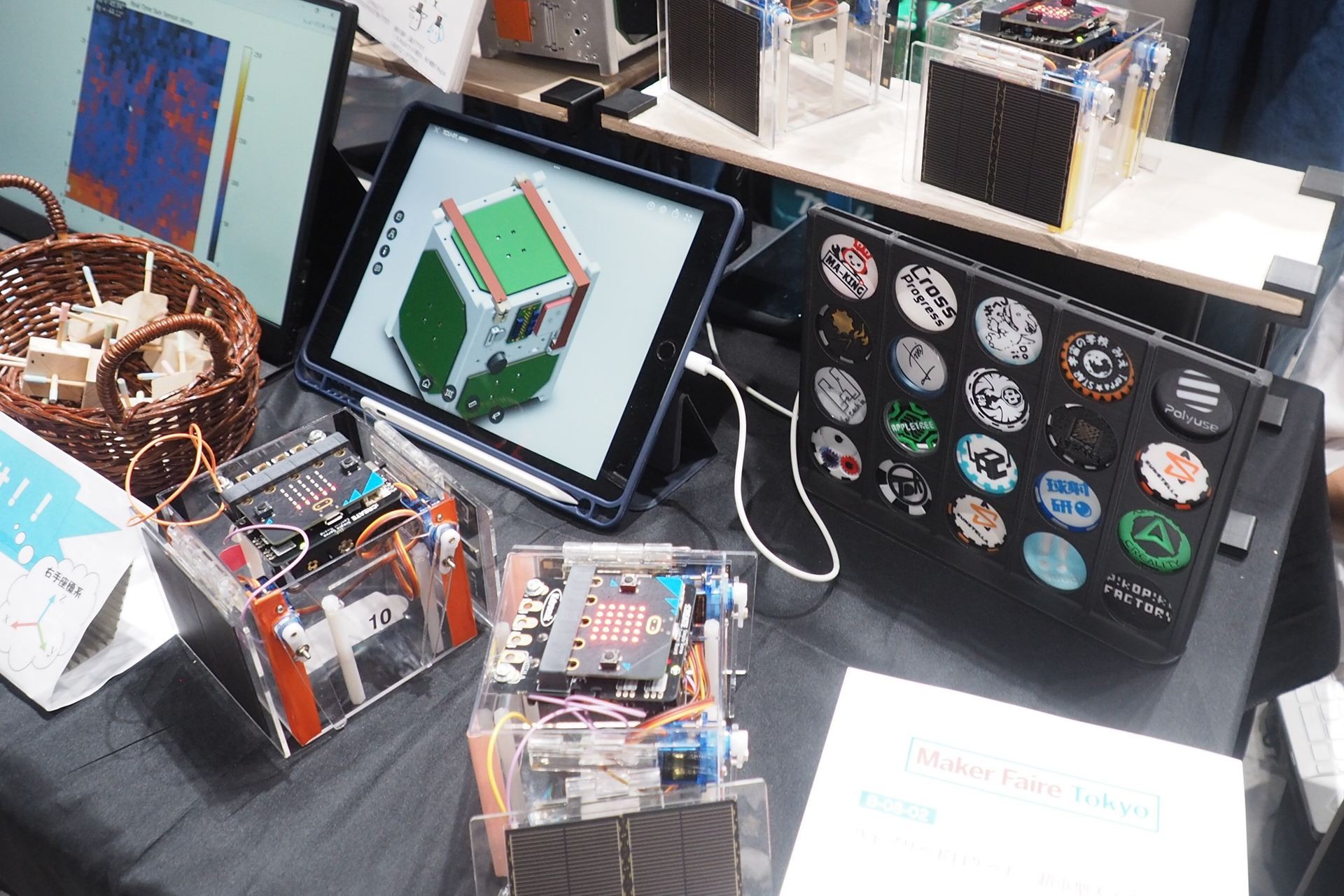 東京都市大学の「宇宙科学教育コミュニティ」が展示した、micro搭載の超小型人工衛星