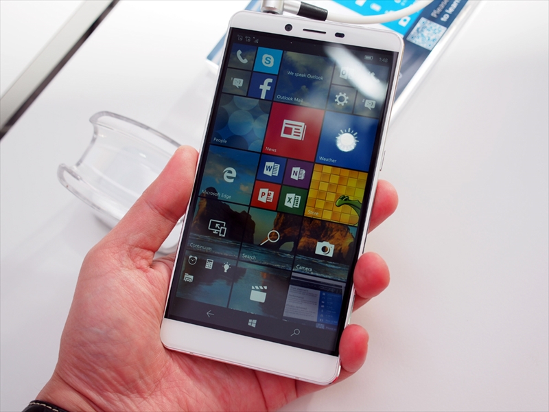 未発売の機種として、マウスコンピューターの「MADOSMA Q601」を展示