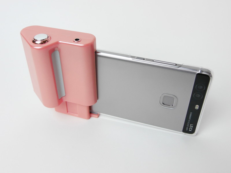 HUAWEI P9は、ケースを着けたままでも装着できた