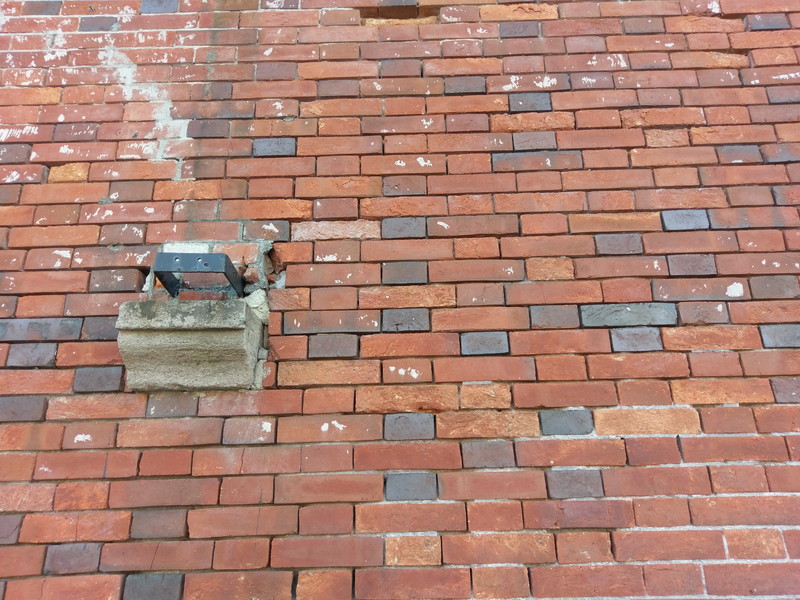 函館の金森倉庫のレンガ。iPhoneと比べて、HTC 10の発色は落ち着いている