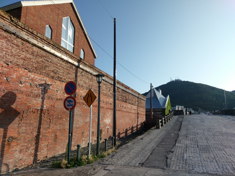 「HTC 10」で撮影した写真。函館の金森倉庫だ