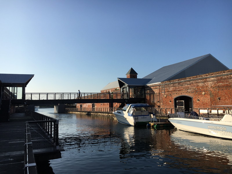 以下の写真は左がHTC 10撮影、右がiPhone撮影のものだ