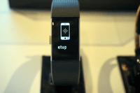 Fitbit、有酸素運動能力も測定できる「Charge 2」と水泳対応の「Flex 2