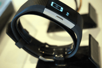 Fitbit、有酸素運動能力も測定できる「Charge 2」と水泳対応の「Flex 2