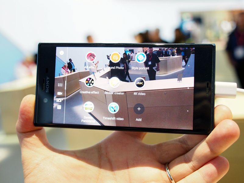 カメラにはマニュアルモードを搭載。4K動画撮影にも対応する。動画撮影は5軸の手ぶれ補正に対応