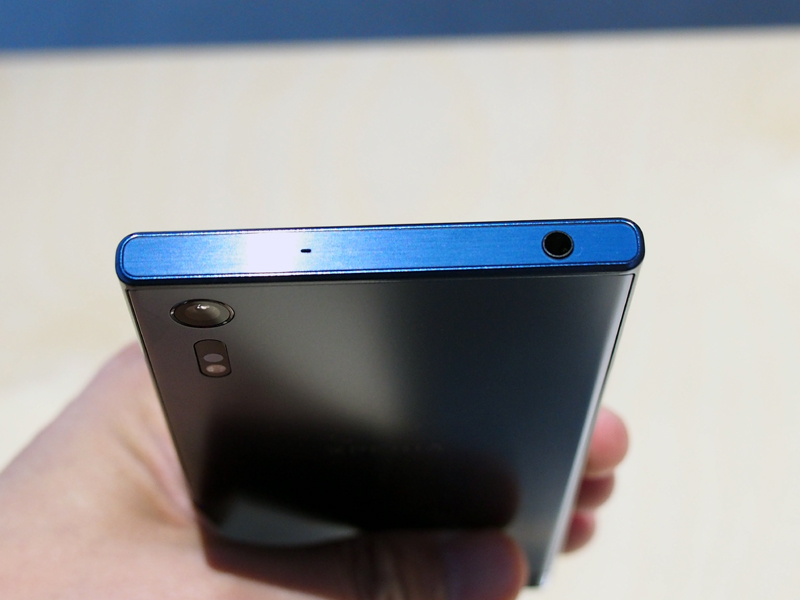 Xperia XZの外観。ループデザインが採用されている