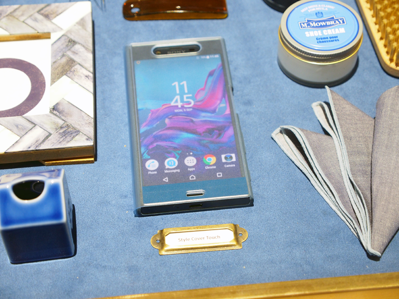 ケースなどの周辺機器も展示されていた