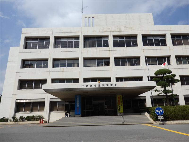 NifMoのサポートから連絡を受けてやってきた、遺失物のSIMが届いた警察署