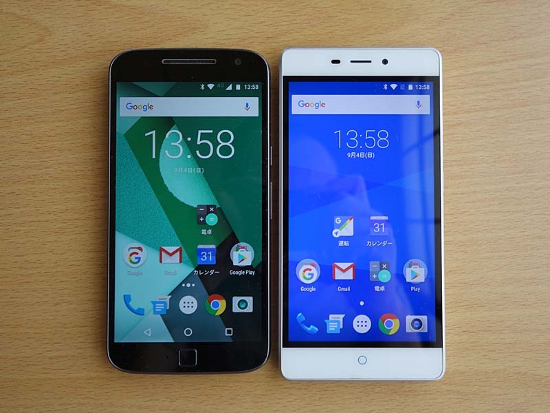 直前まで使っていた「Blade V580」（ZTE）との比較。画面サイズはどちらも5.5インチですが、本体サイズはMoto G4 Plusのほうが縦方向にやや短い