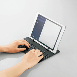 9.7インチiPad Proに磁石で装着、スタンドも装備したBluetooth