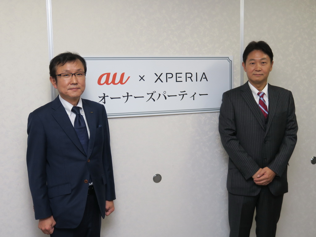 お話をうかがったKDDI株式会社 コンシューマ北陸支社長の大竹庸介氏（左）、KDDI株式会社 コンシューママーケティング本部コンシューママーケティング1 部長の渡辺和幸氏