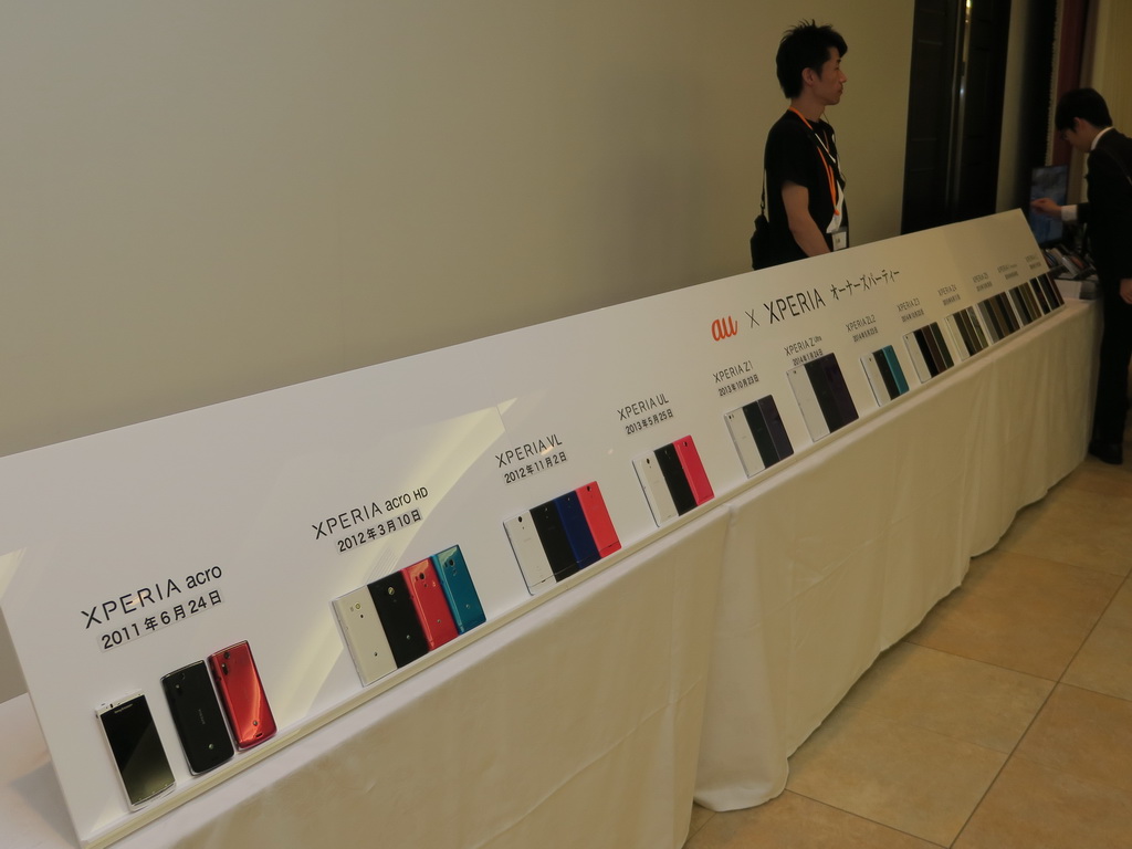 歴代のau向けXperiaシリーズも展示されていた