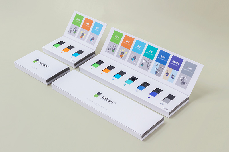 「アドバンスセット」（手前）と「スターターセット」（奥）