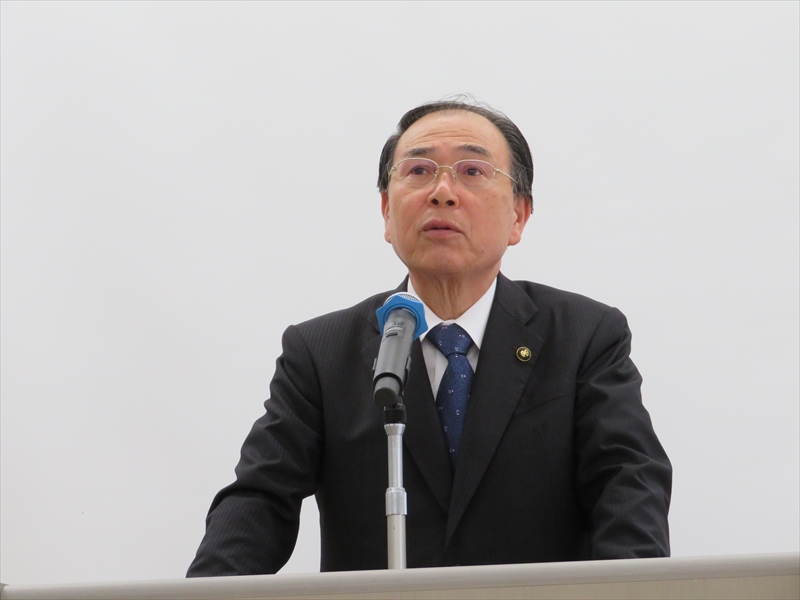 飯塚市長の齊藤守史氏