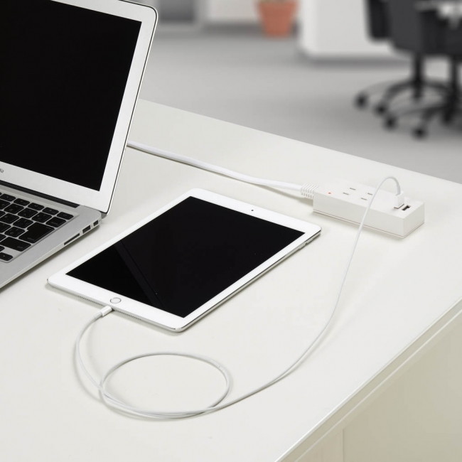 雷ガード付2AC2USB2.1A1.5m
