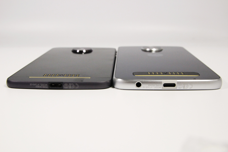 Moto Z（左）とMoto Z Play（右）で厚さが異なる